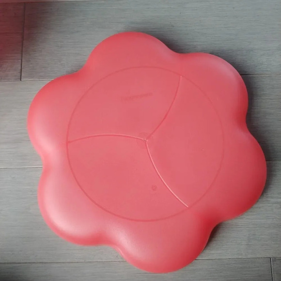Tupperware Flower Bowl and Veggies  Tray - Picture 6 of 7